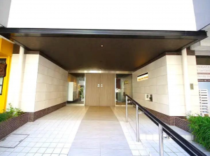 渋谷区富ヶ谷、マンションのエントランス画像です