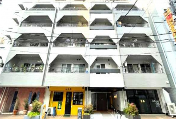 渋谷区富ヶ谷、マンションの外観画像です