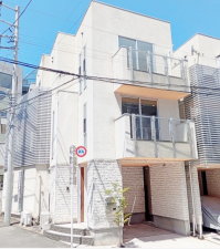 渋谷区代々木、中古一戸建ての外観画像です