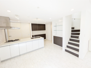 渋谷区代々木、中古一戸建ての居間画像です