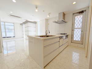 渋谷区代々木、中古一戸建てのキッチン画像です