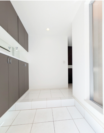 渋谷区代々木、中古一戸建ての玄関画像です