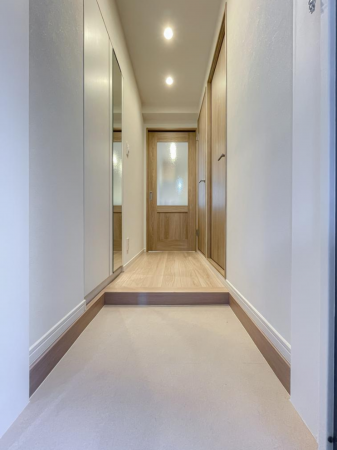 目黒区上目黒、マンションの玄関画像です