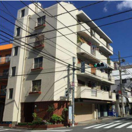 渋谷区初台、マンションの外観画像です