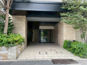 目黒区下目黒、マンションのエントランス画像です