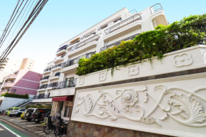 目黒区目黒、マンションの外観画像です