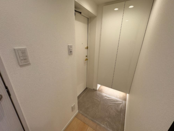 渋谷区元代々木町、マンションの玄関画像です