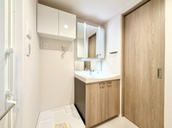 渋谷区代官山町、マンションの洗面画像です