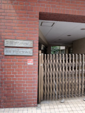 渋谷区円山町、マンションのエントランス画像です
