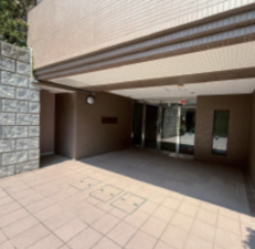 渋谷区代々木、マンションのエントランス画像です