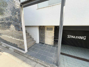渋谷区千駄ヶ谷、マンションのエントランス画像です