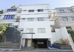 渋谷区千駄ヶ谷、マンションの外観画像です