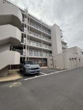 相模原市南区上鶴間本町、マンションの画像です