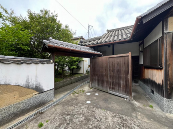 泉南市男里、中古一戸建ての画像です