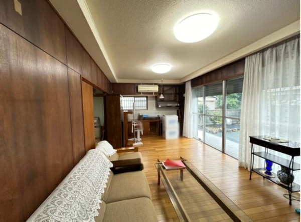 阪南市下出、中古一戸建ての居間画像です