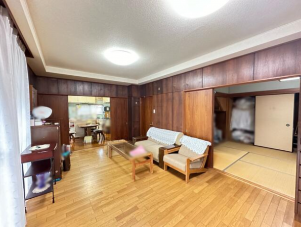 阪南市下出、中古一戸建ての居間画像です