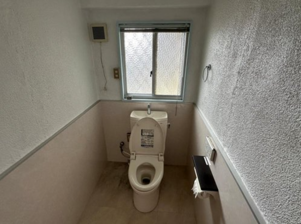 阪南市箱作、中古一戸建てのトイレ画像です