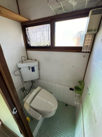 阪南市舞、収益物件/店舗付住宅のトイレ画像です