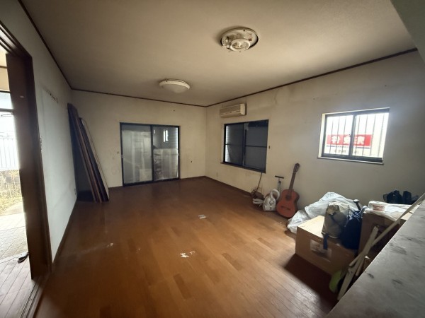 泉南郡岬町淡輪、中古一戸建ての居間画像です