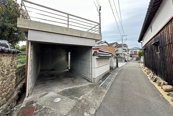 阪南市自然田、中古一戸建ての駐車場画像です