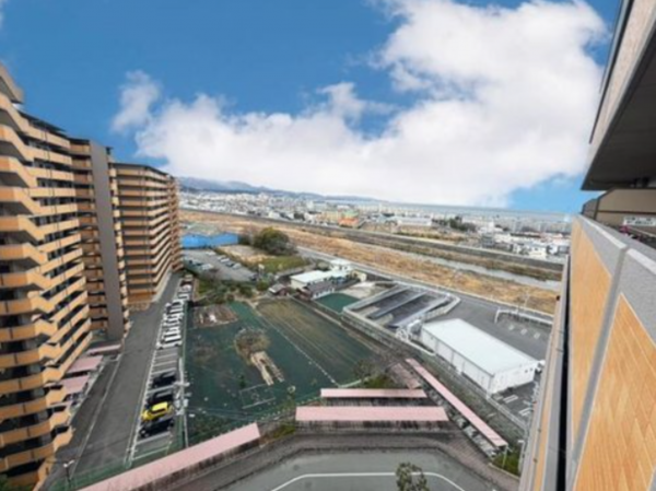 泉南市男里、マンションの画像です