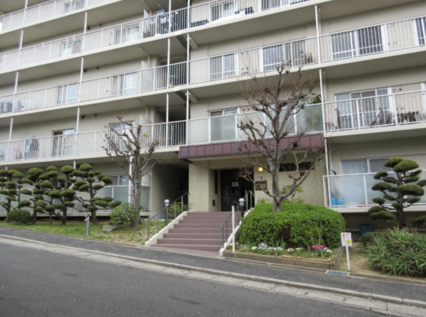 泉南市信達市場、マンションの画像です