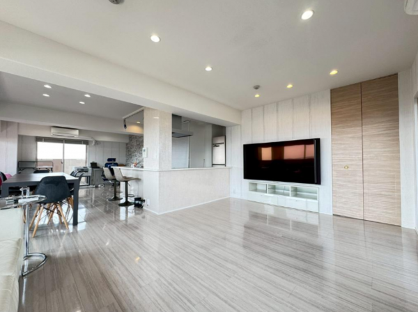 泉南市男里、マンションの画像です