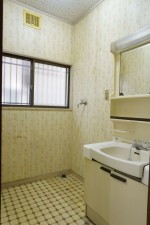 泉南市樽井、中古一戸建ての洗面画像です