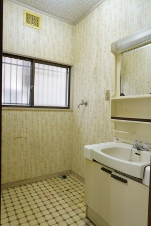 泉南市樽井、中古一戸建ての洗面画像です