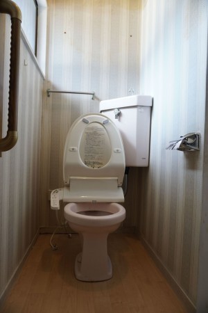 泉南市樽井、中古一戸建てのトイレ画像です
