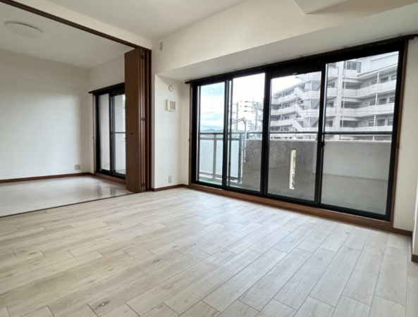 豊田市水源町、マンションの居間画像です
