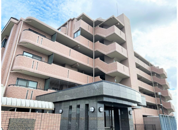 豊田市水源町、マンションの外観画像です