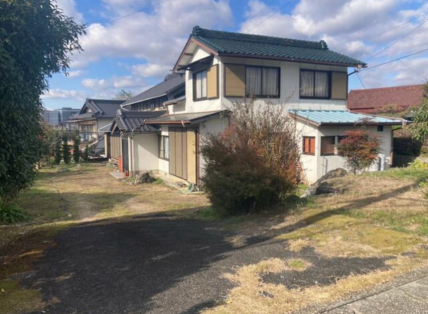 豊田市亀首町、土地の前面道路を含む現地写真画像です