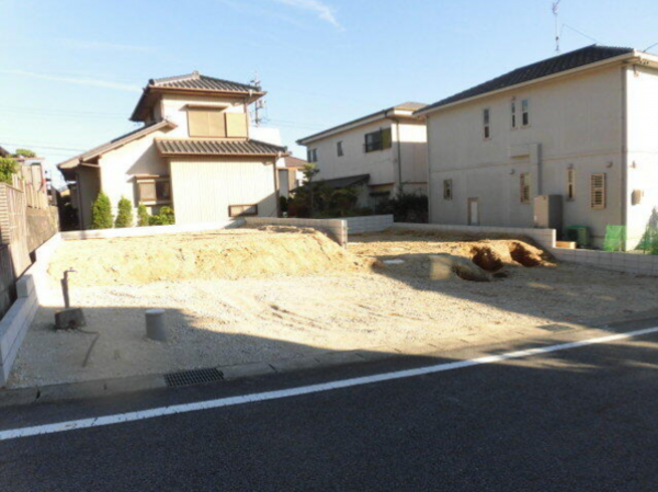 豊田市志賀町、新築一戸建ての前面道路を含む現地写真画像です