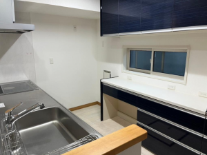 豊田市五ケ丘、中古一戸建てのキッチン画像です