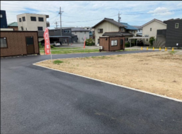 豊田市四郷町、土地の前面道路を含む現地写真画像です