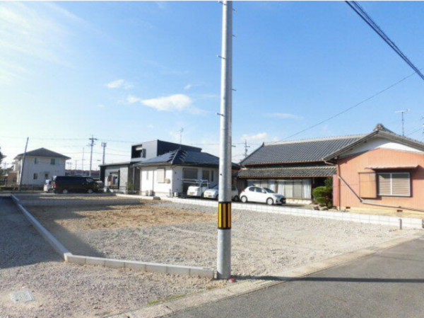 豊田市越戸町、新築一戸建ての前面道路を含む現地写真画像です
