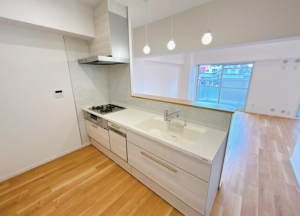 豊田市若林東町、マンションのキッチン画像です