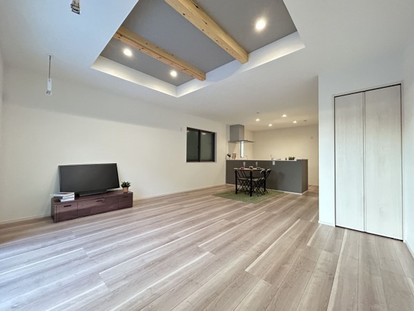 豊田市寺部町、新築一戸建ての居間画像です