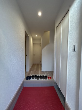 豊田市寺部町、新築一戸建ての玄関画像です