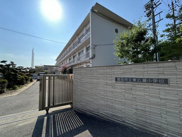 豊田市東広瀬町、土地の小学校画像です
