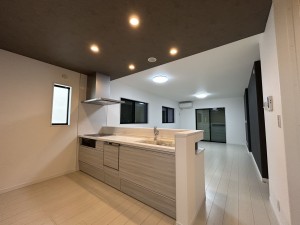 豊田市明和町、新築一戸建てのキッチン画像です