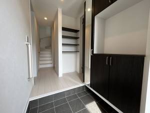 豊田市明和町、新築一戸建ての玄関画像です