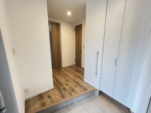 豊田市明和町、新築一戸建ての玄関画像です