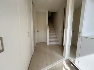 豊田市明和町、新築一戸建ての玄関画像です
