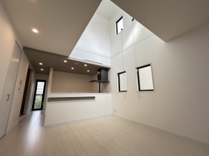 豊田市明和町、新築一戸建ての居間画像です