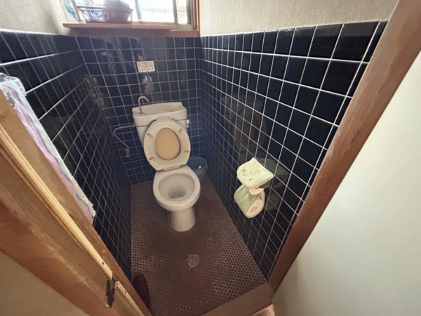 豊田市秋葉町、中古一戸建てのトイレ画像です