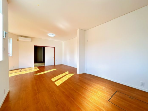 豊田市平山町、中古一戸建ての居間画像です