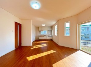 豊田市平山町、中古一戸建ての居間画像です