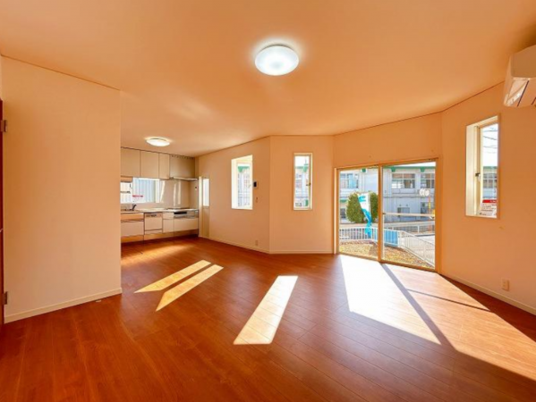 豊田市平山町、中古一戸建ての居間画像です